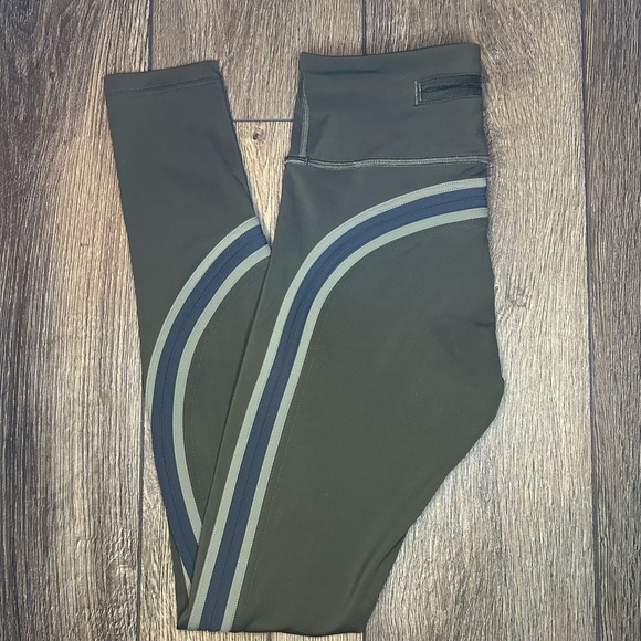 Lululemon High Rise Olive Leggings Size 4 | Sculpting Back Seam & Zip Pocket - Picture 12 of 15